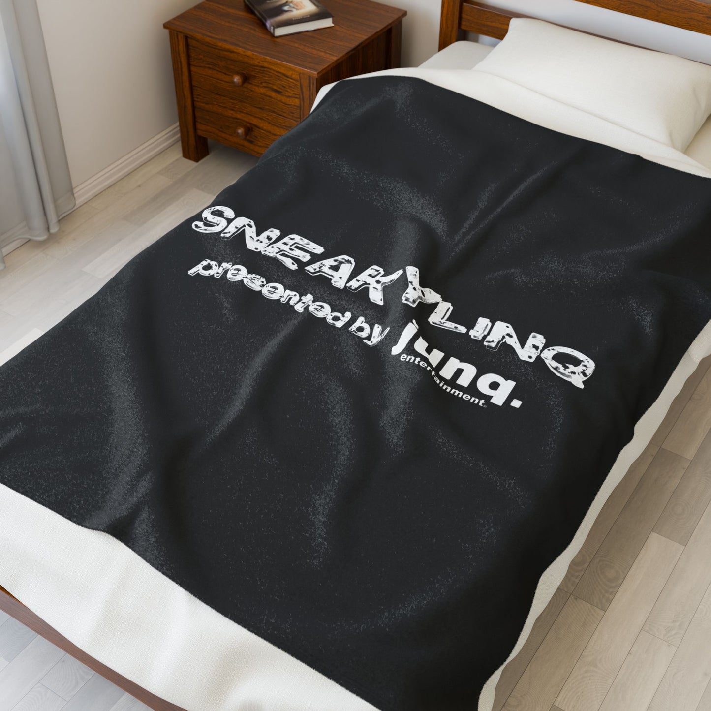 Sneakylinq Plush Blanket (black)